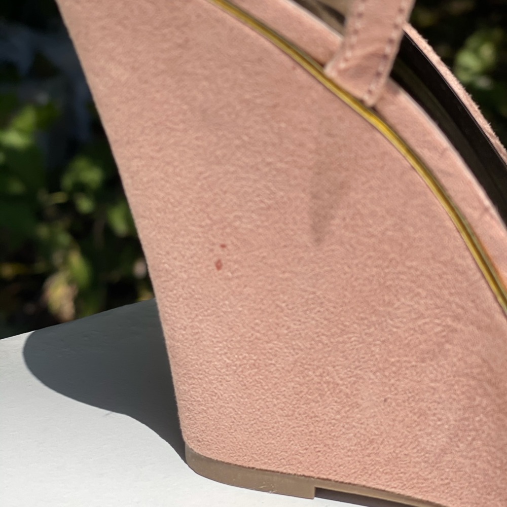 Last Chance Qupid Pink Suede Feather T-strap Ankle Strap Platform Wedge Sandal - Picture 7 of 11